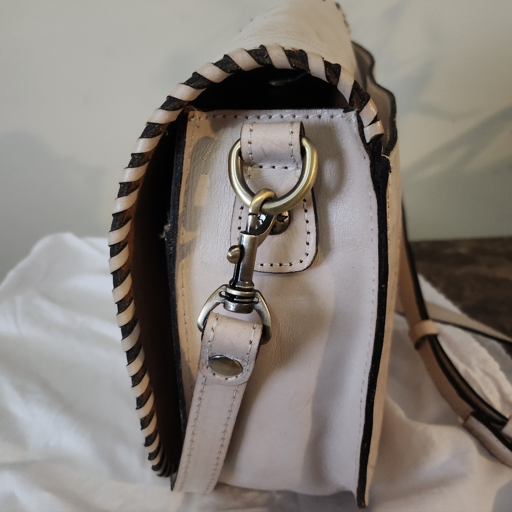 Elegant Patricia Nash Cream Embossed Leather Crossbody Bag NWOT - Picture 10 of 13